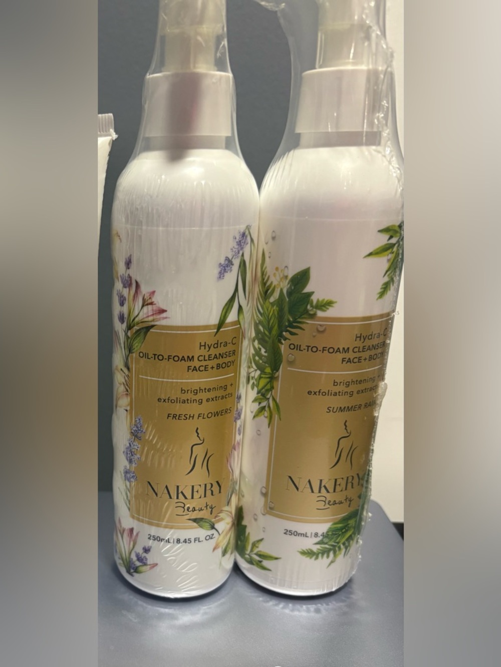 Hydra-C Oil-to-Foam Cleanser for Face & Body - Fresh Flowers (White)